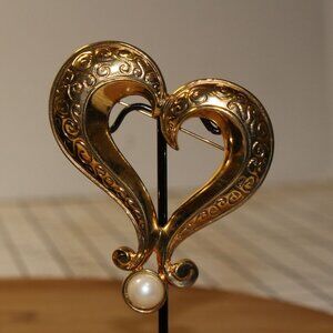 Vtg AVON Large Open Heart Scroll Gold Tone Faux Pearl Brooch Signed Approx 3x2.2